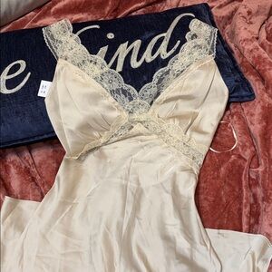 Abercrombie & Fitch Cream Satin Lace Detail Maxi Dress